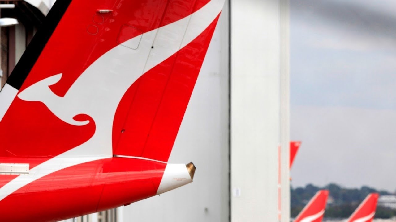 Smoky Qantas Flight QF1515 Evacuated at Sydney Airport - Second Image