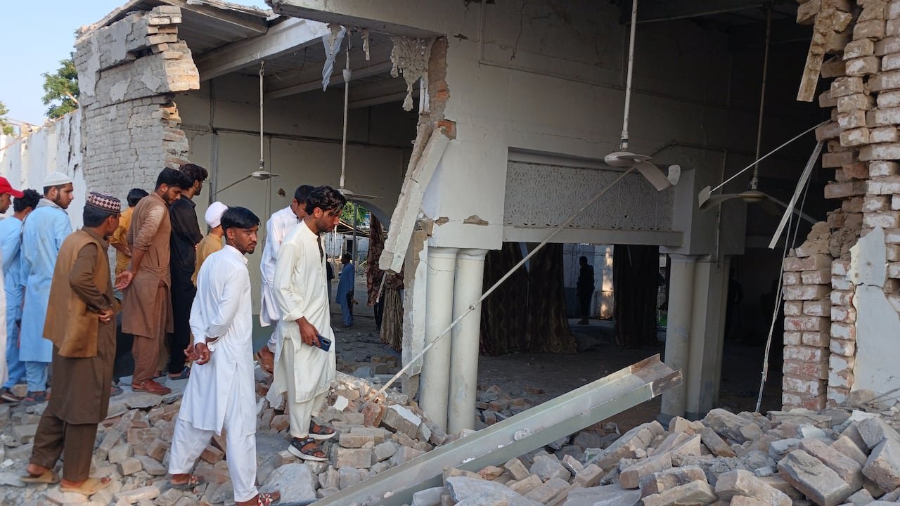 Bloody Mosque Attack Kills 21 In Northwest Pakistan - Second Image